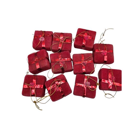 Lot of 11 Vintage 1990s Christmas Tree Ornaments Felt Velvet Presents Red - Picture 1 of 3